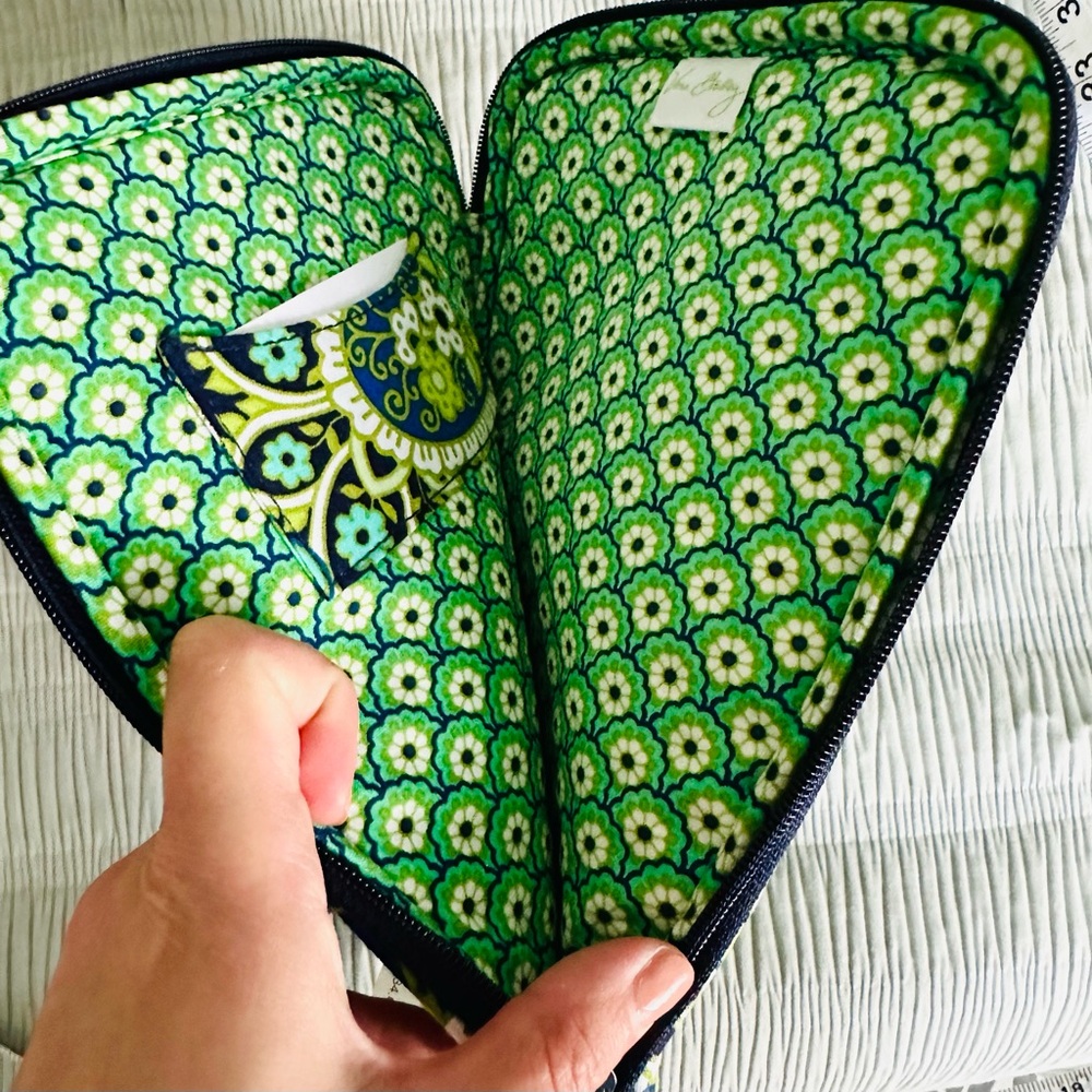 NWT Vera Bradley Rhythm & Blues E Reader Sleeve - Picture 3 of 8